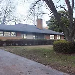 Retro Retreat Walk To Graceland With Free Parking And Wifi